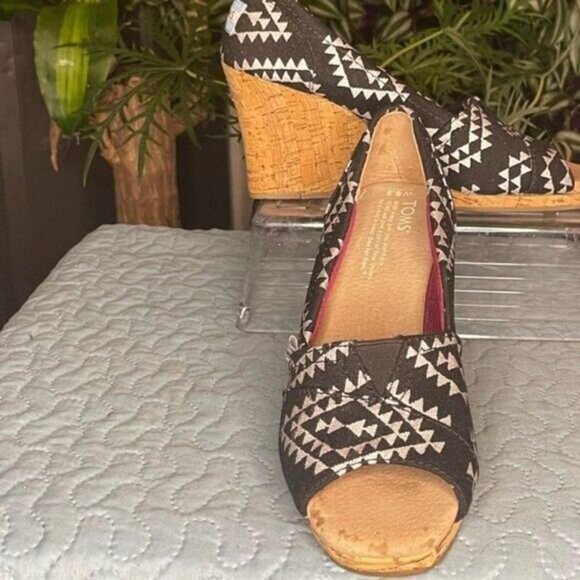 Toms - Picture 7 of 8